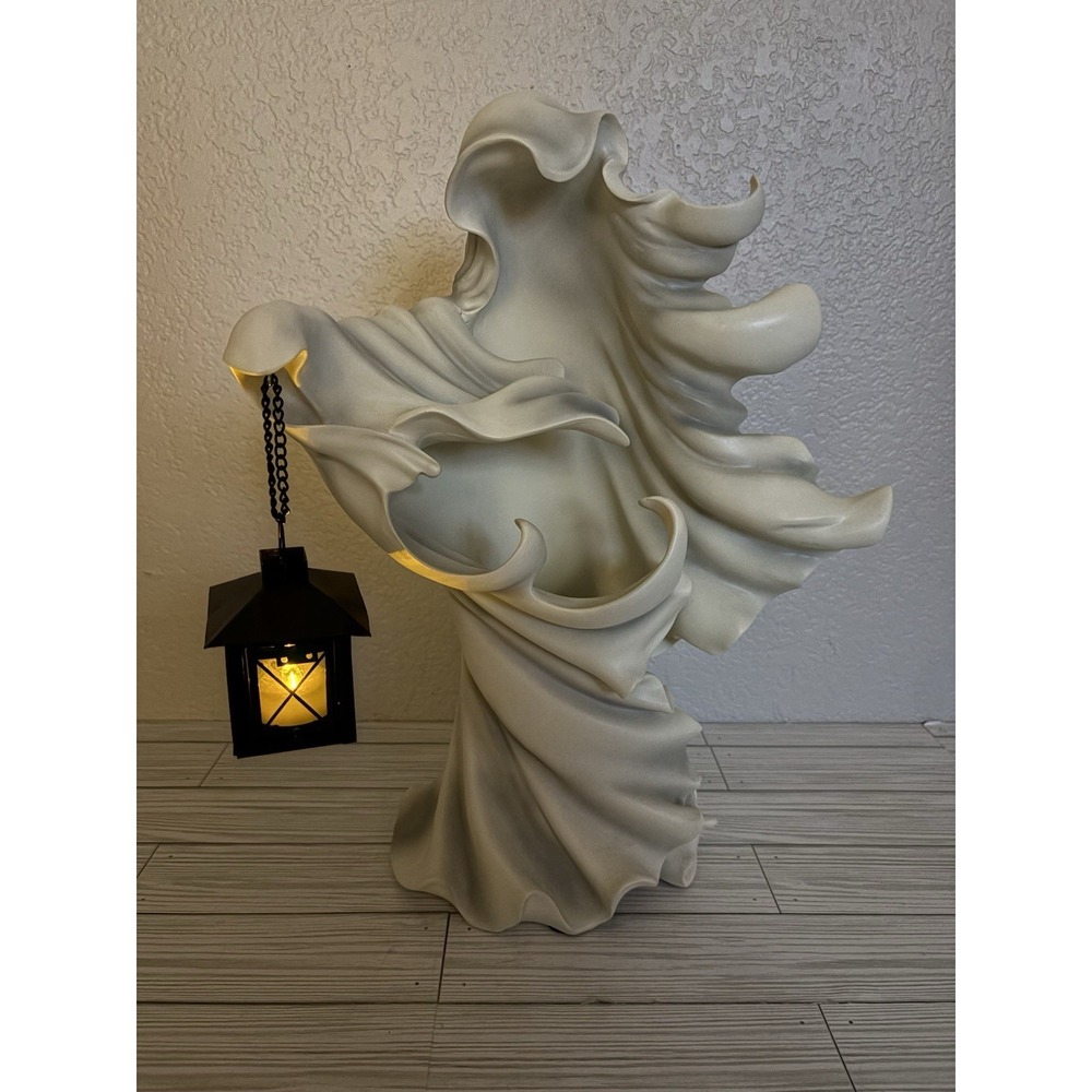 Cracker Barrel Exclusive White Resin Ghost‎ with LED Lantern 18"  Pre Owned